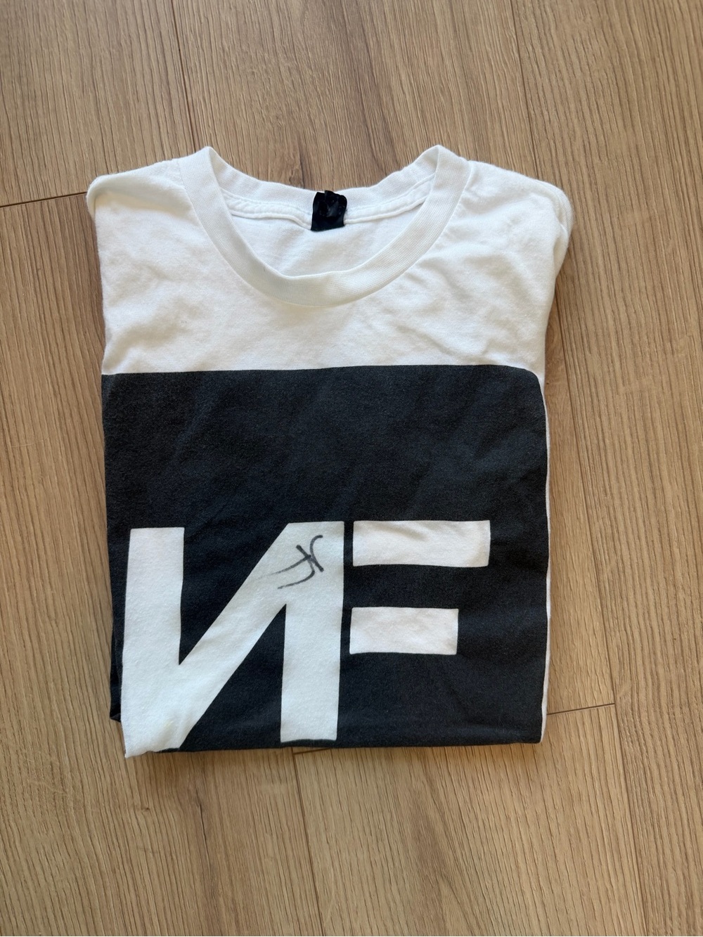 Signed NF tee - size S